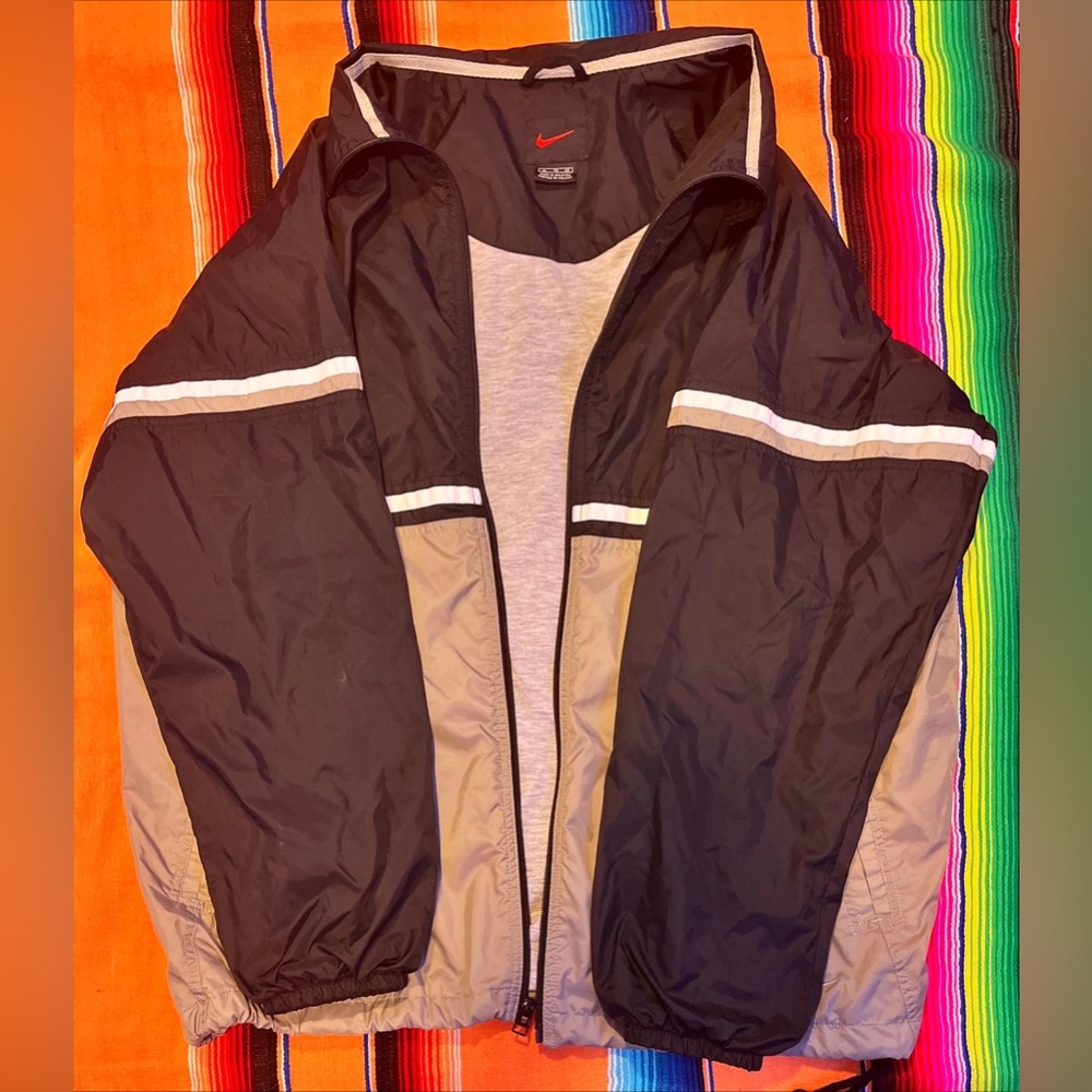 Vintage Nike black, grey, and white zip up hoodie